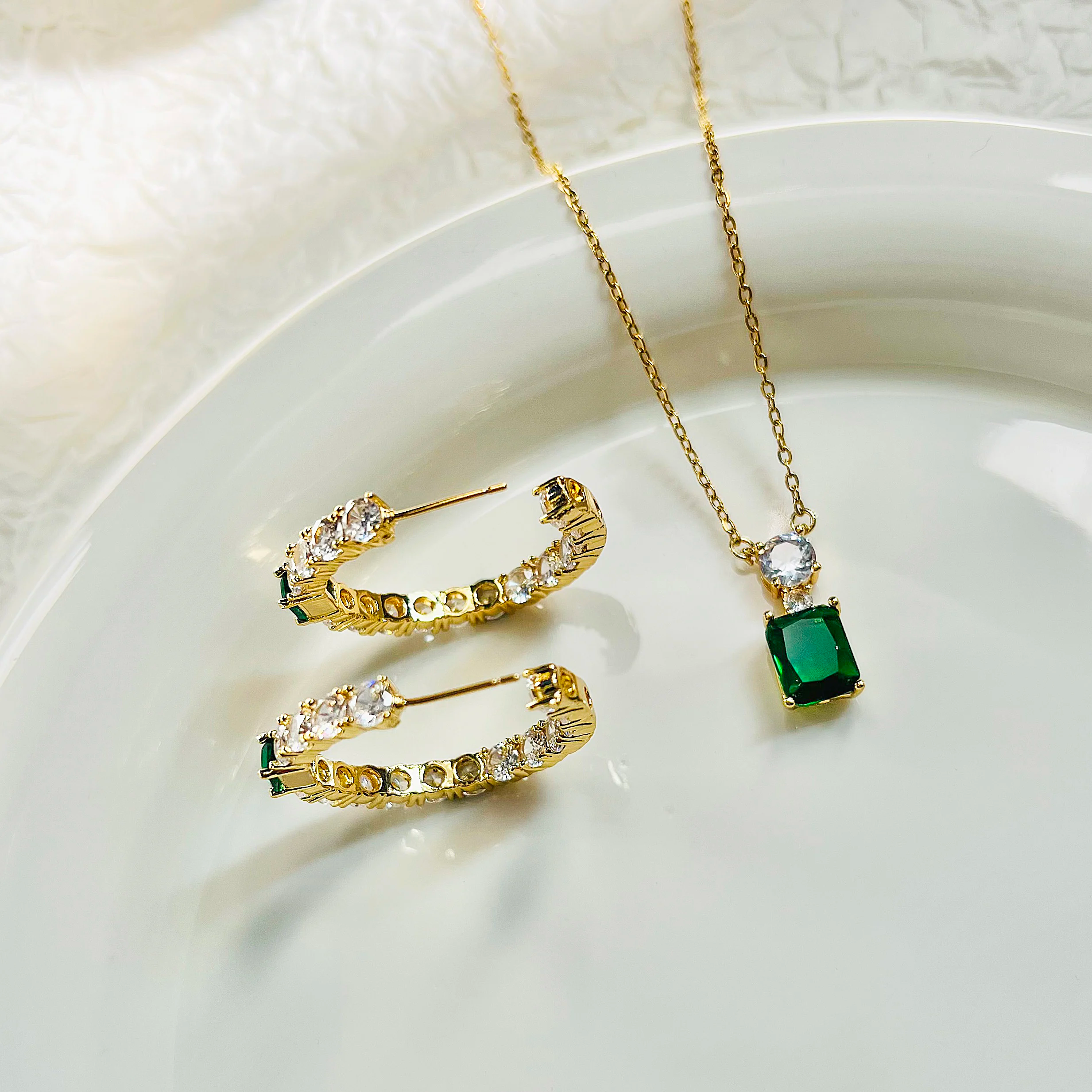 Silver Color Luxury Jewelry Set ·Green Zircon Stud Earrings & Necklace Pendant, Wedding Gifts