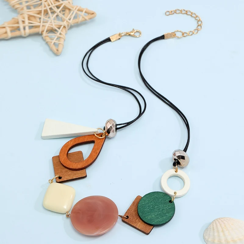 Vintage Wooden Geometric Pendant Necklace ·Handmade Ethnic Statement Bib Necklace for Women